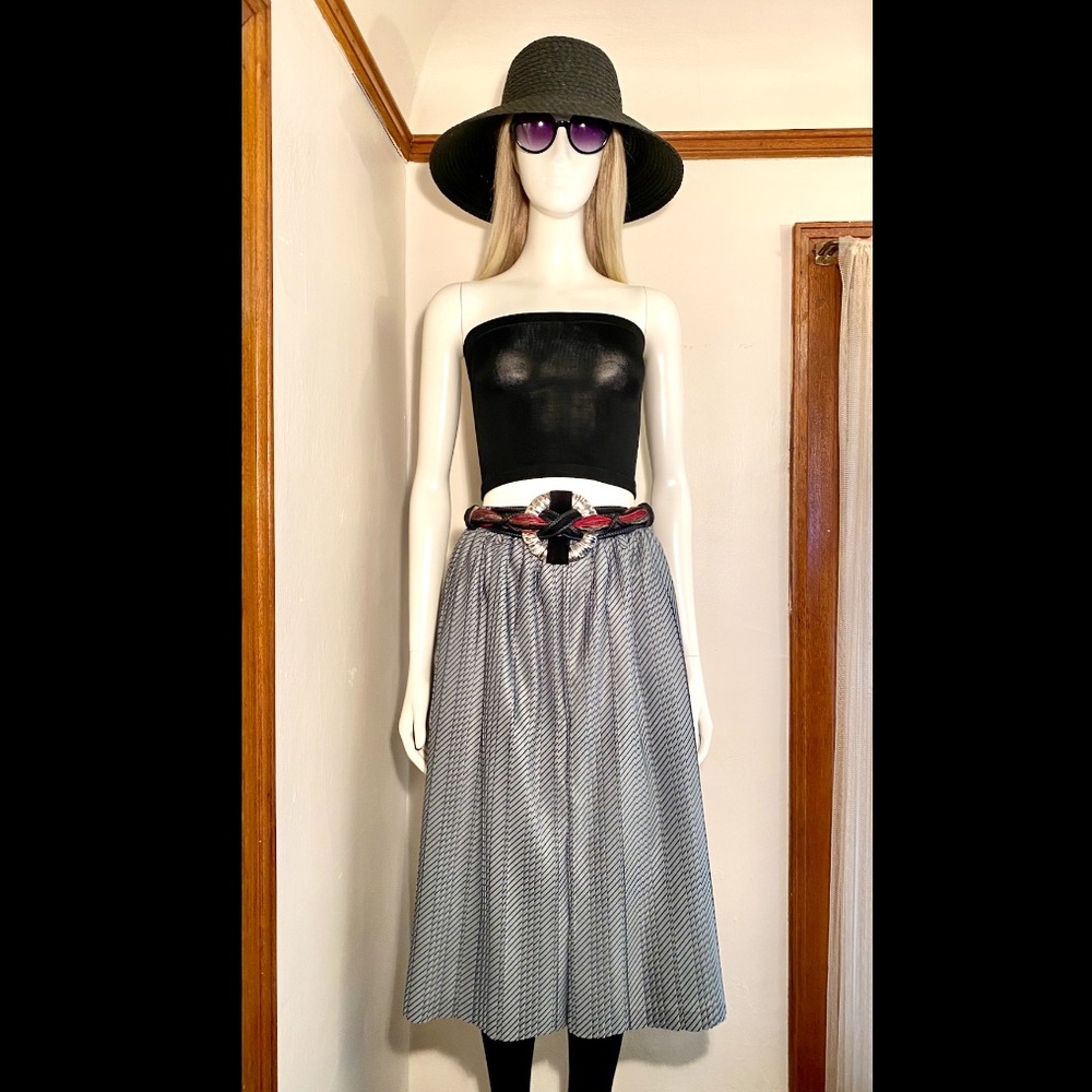 Skirt w/ Pleats - Sz Sm